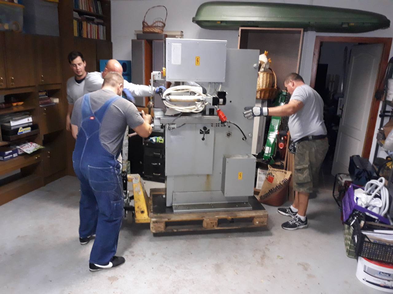 Nehézgép szállítás, költöztetés